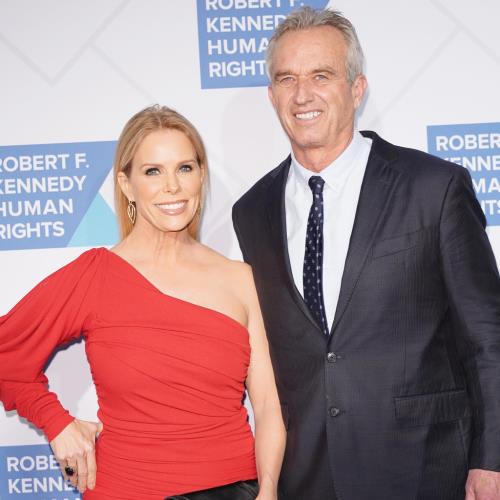 RFK Jr’s wife ditches wedding ring amid sexting scandal