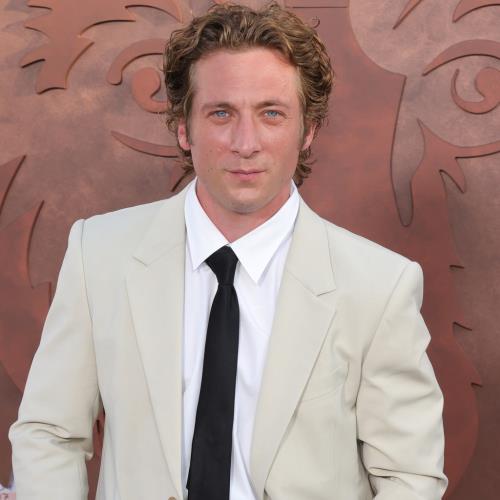 Jeremy Allen White spotted kissing The Bear co-star Molly Gordon – Film News | Film-News.co.uk